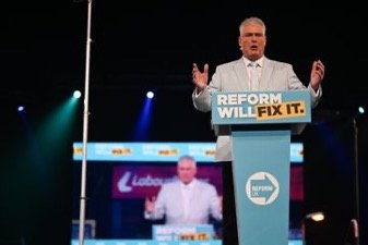Lee Anderson addresses the Reform faithful, stoking up racist rhetoric