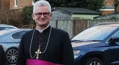 The bishop who is the new link between Catholic radicals and far right