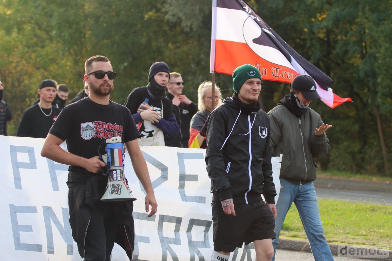 Police raid neo-nazi networks across Germany